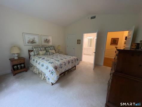 22 Franklin Court Newtown CT 06470