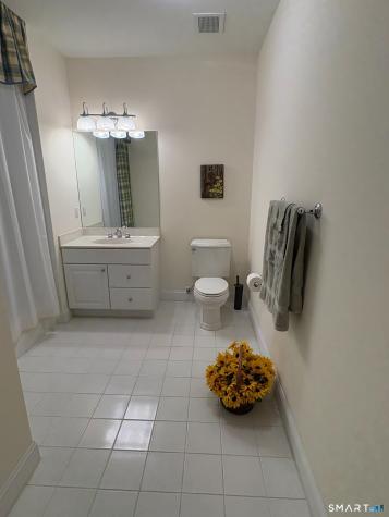 22 Franklin Court Newtown CT 06470
