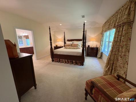 22 Franklin Court Newtown CT 06470