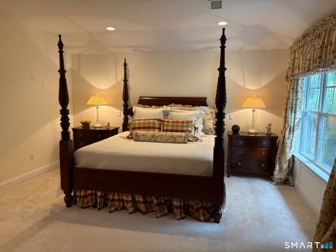 22 Franklin Court Newtown CT 06470