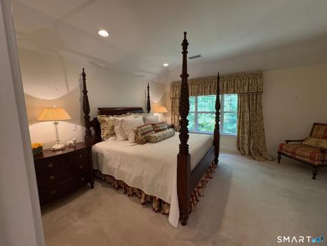 22 Franklin Court Newtown CT 06470