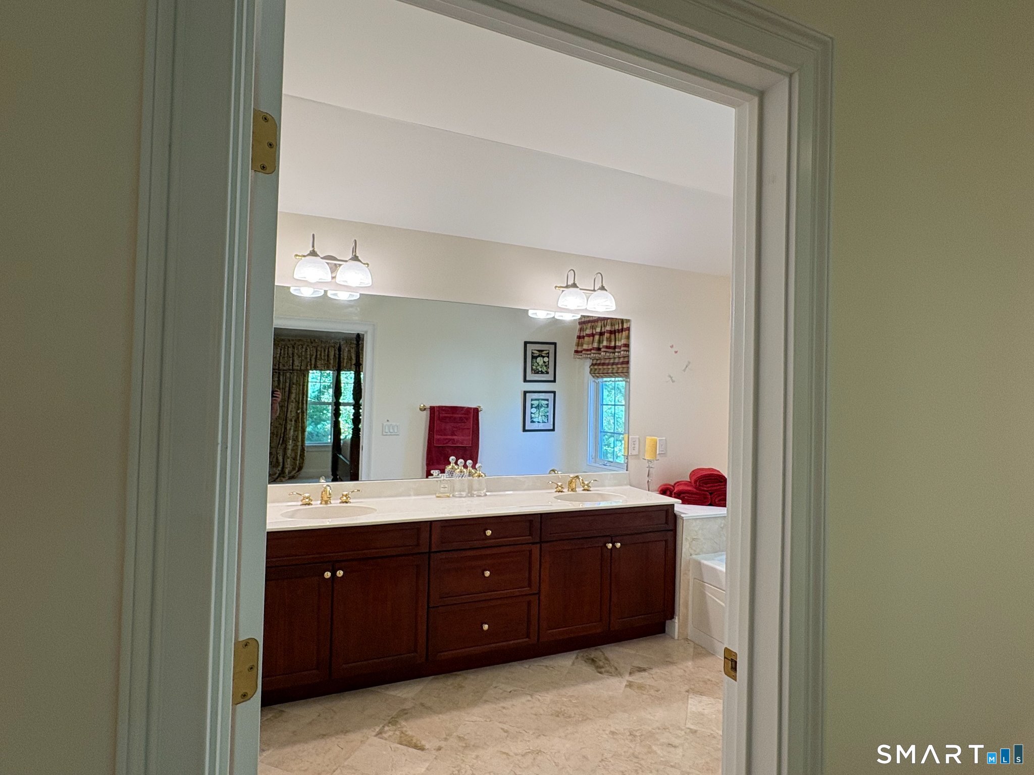 22 Franklin Court Newtown CT 06470