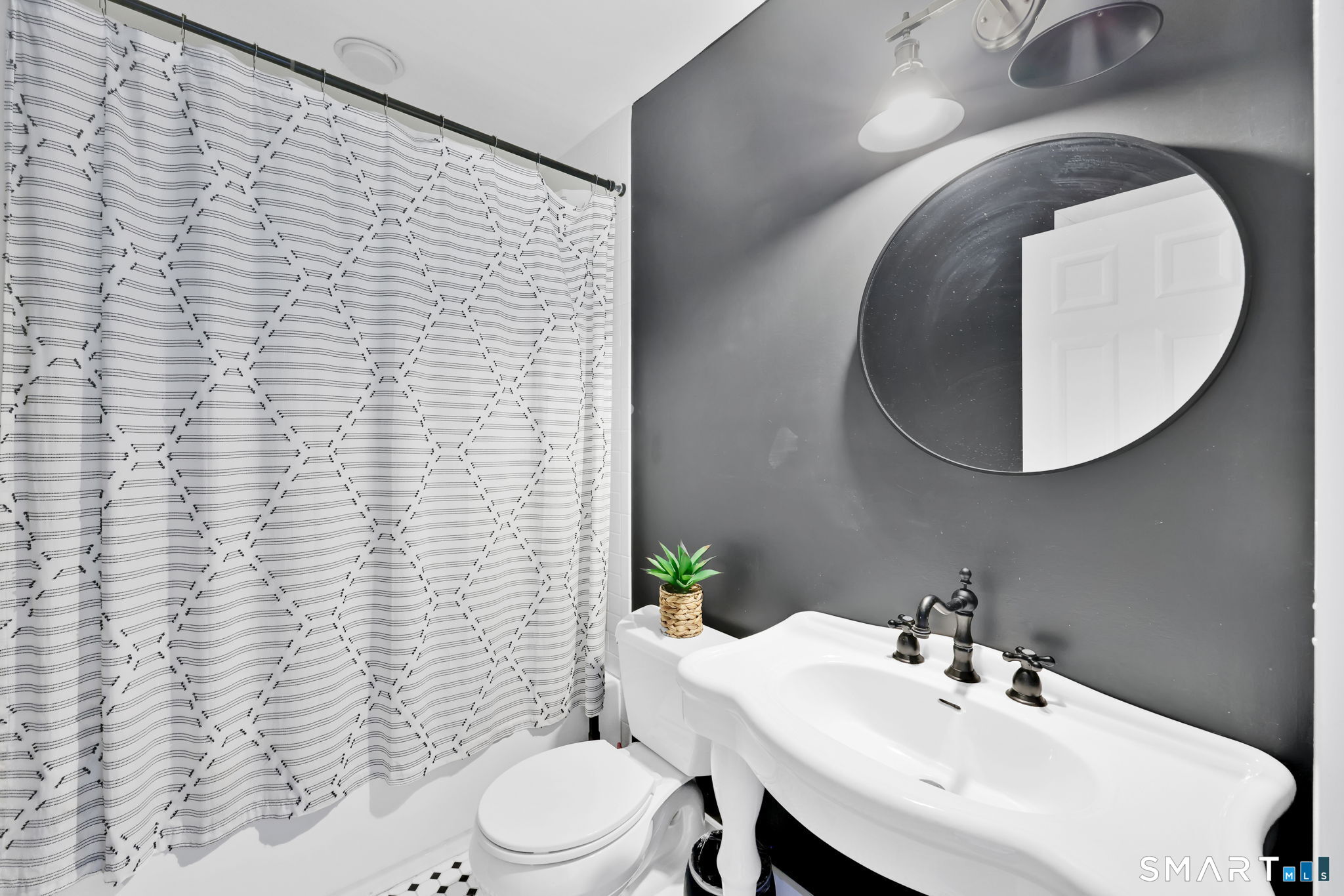 8 Whirling Dun Canton CT 06019