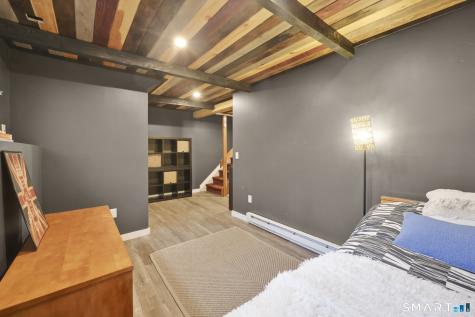8 Whirling Dun Canton CT 06019