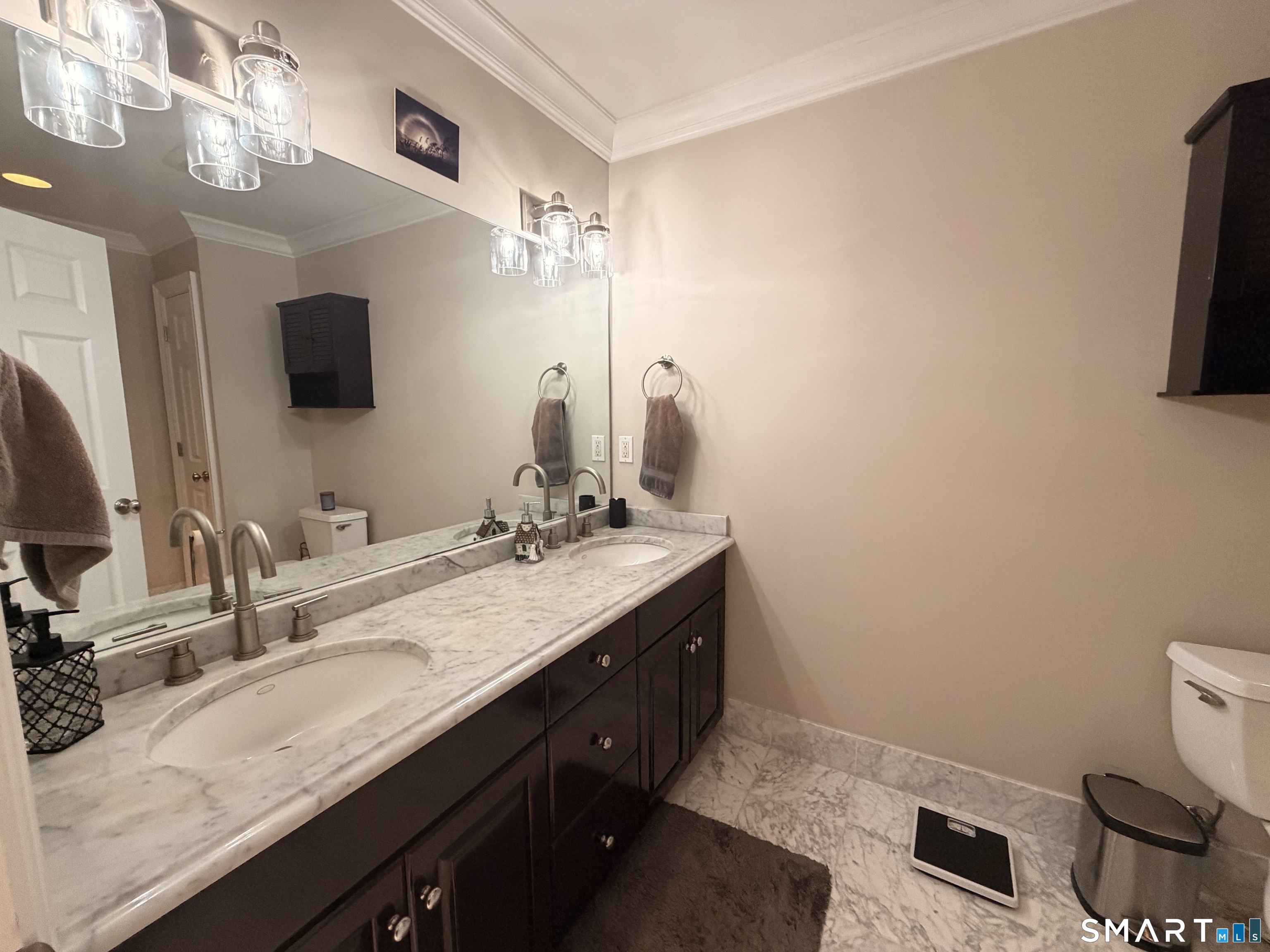 43 Applewood Lane Avon CT 06001