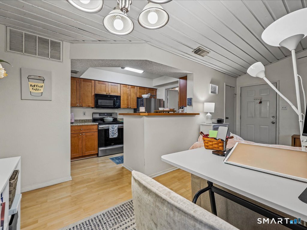 75 Crown Knoll Court Groton CT 06340
