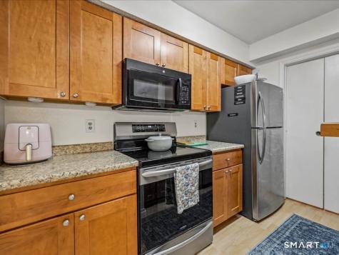 75 Crown Knoll Court Groton CT 06340