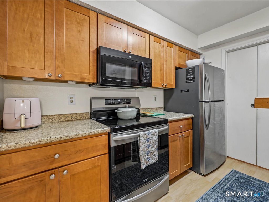 75 Crown Knoll Court Groton CT 06340