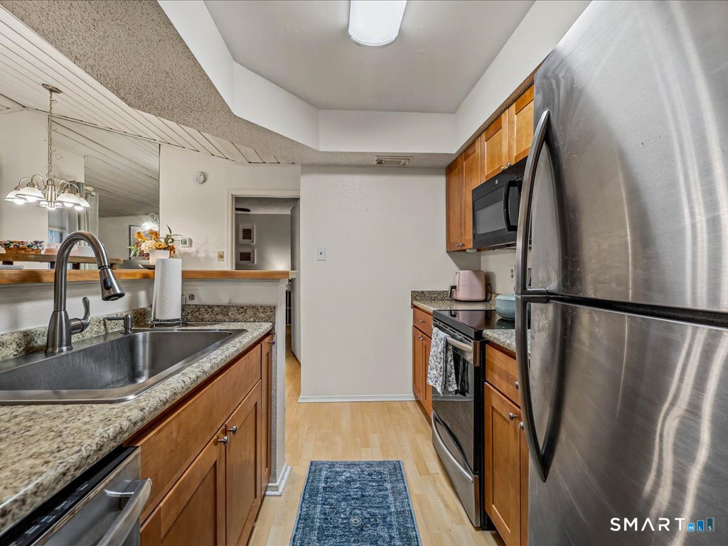 75 Crown Knoll Court Groton CT 06340