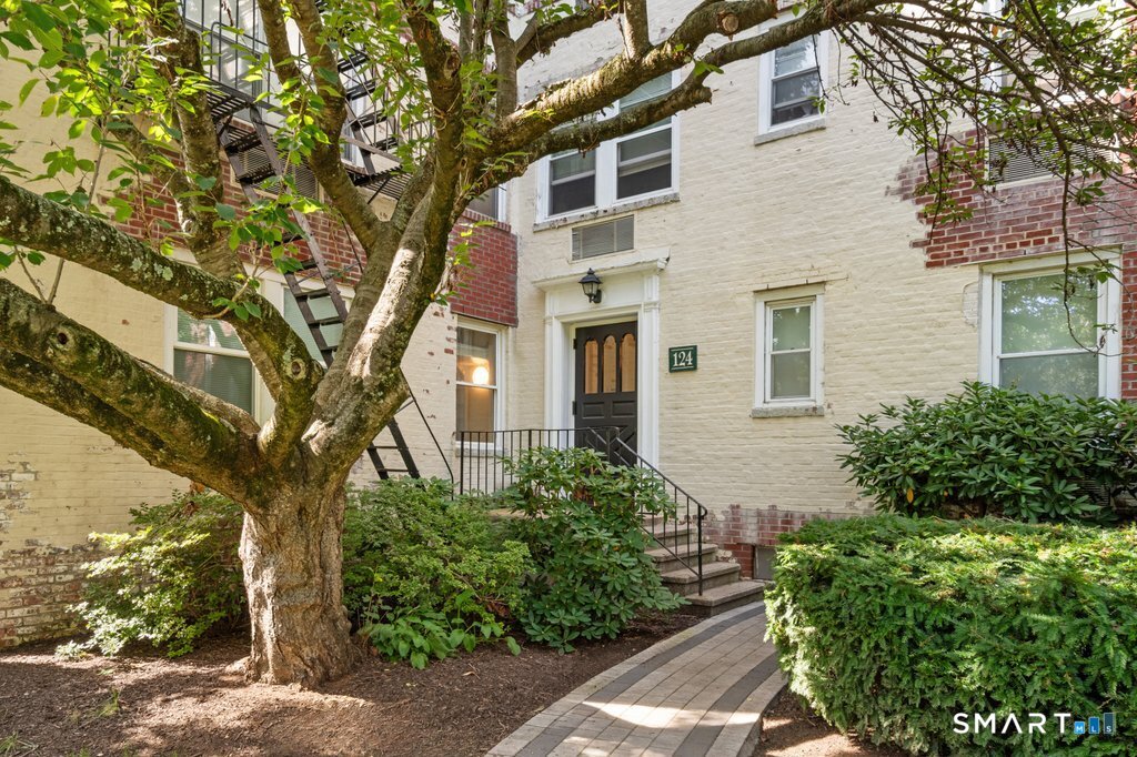 124 Woodside Green Stamford CT 06840