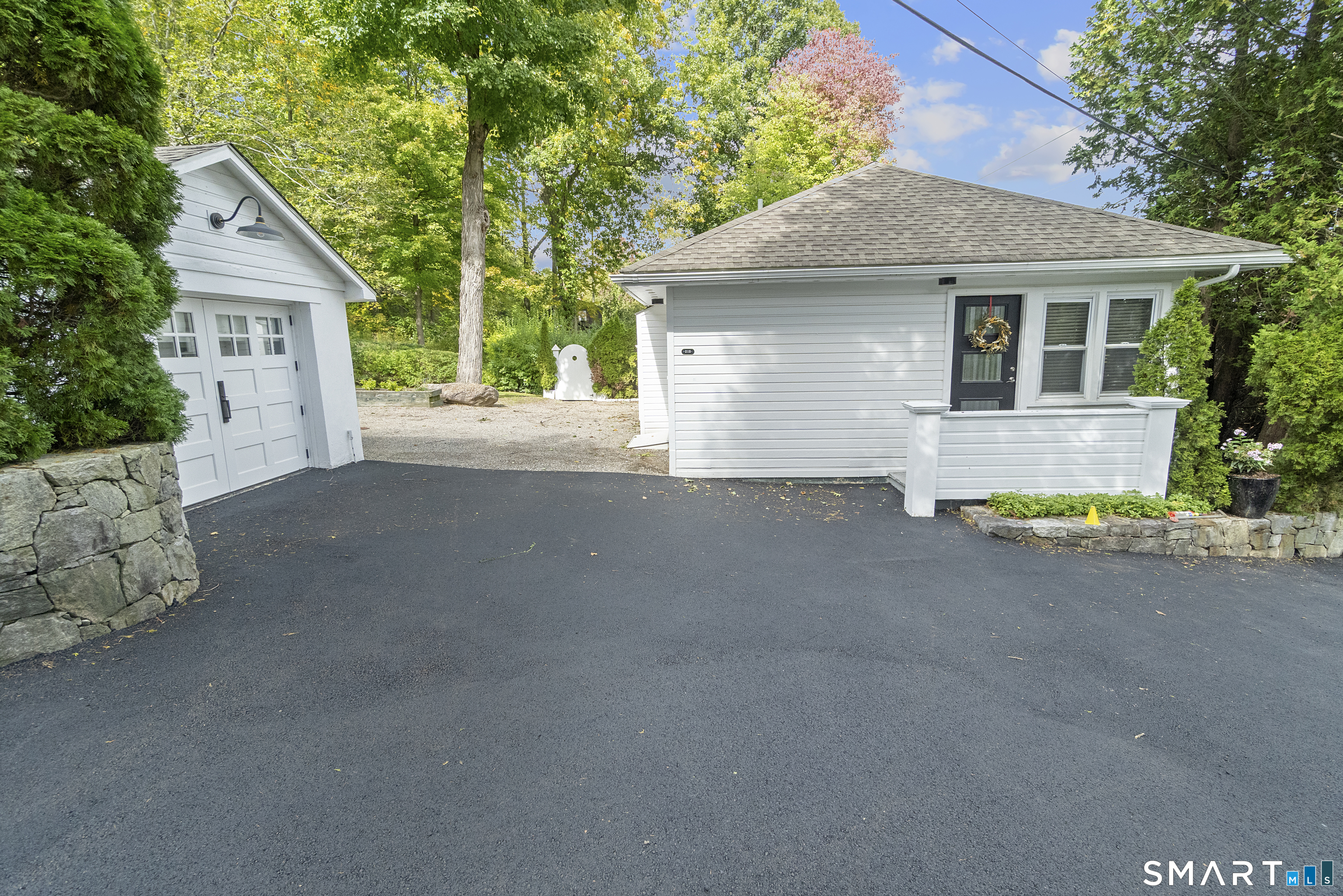 215 Mamanasco Road Ridgefield CT 06877