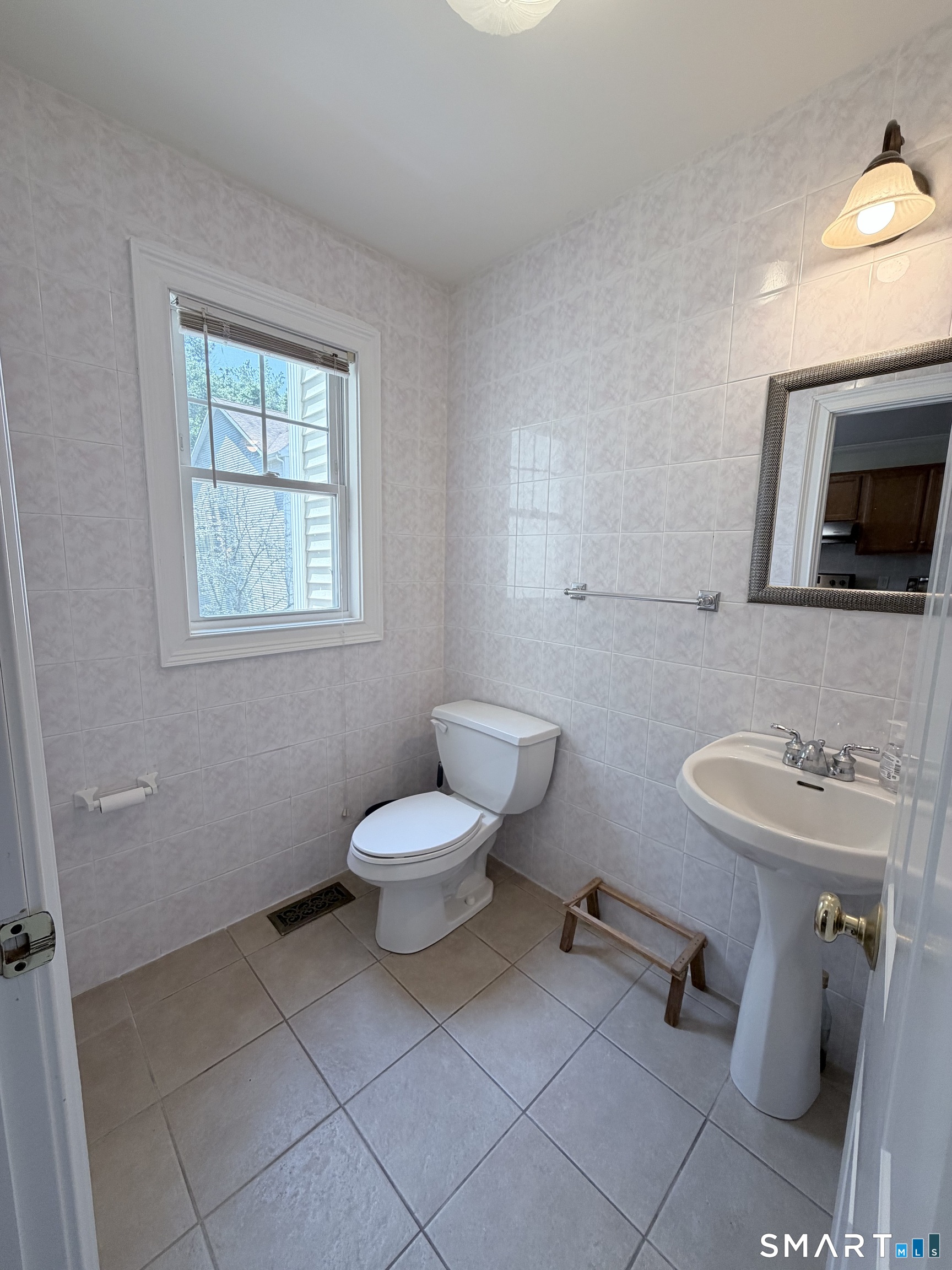 527 West Thames Street Norwich CT 06360