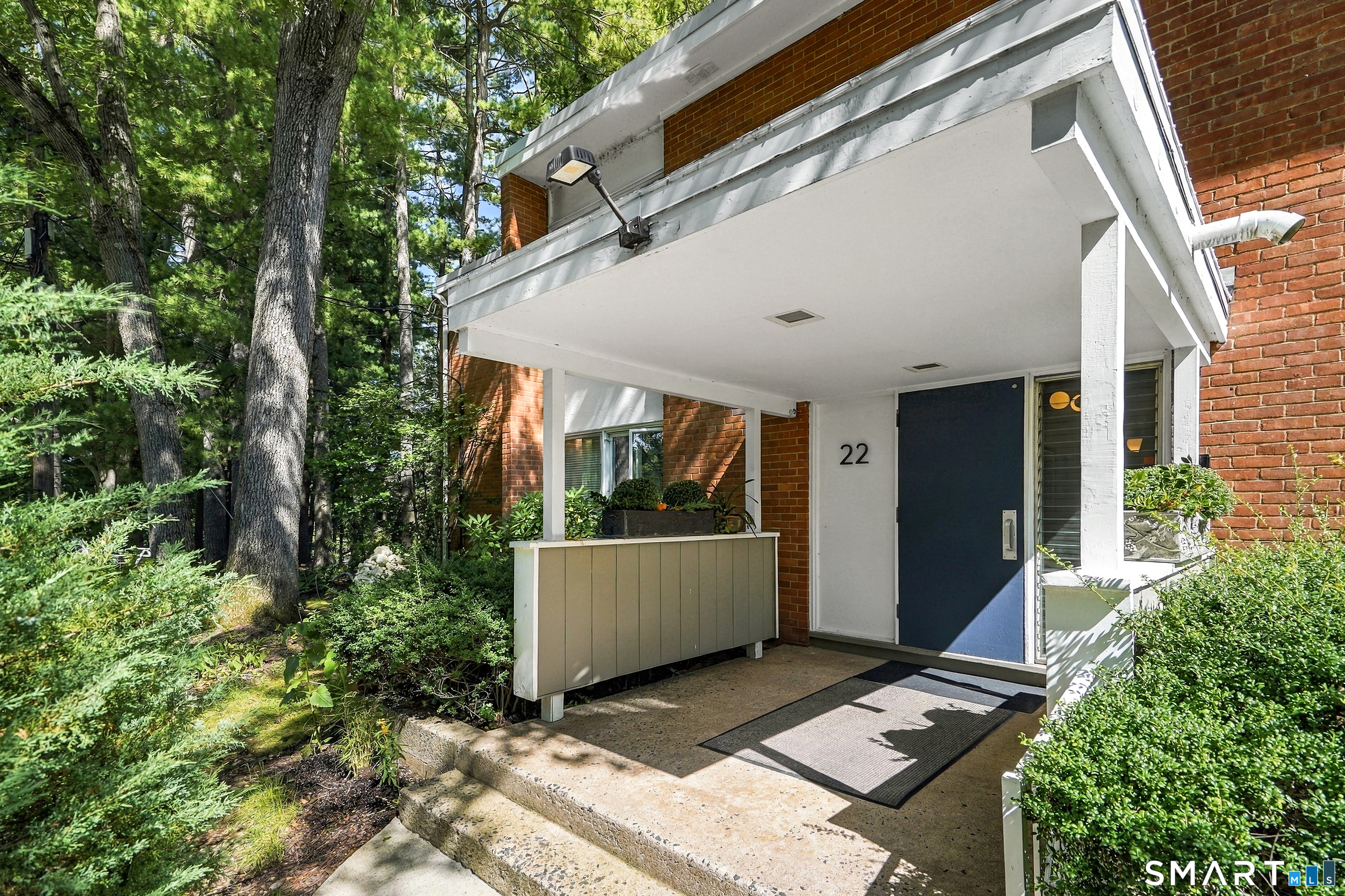 22 North Lake Drive Hamden CT 06517