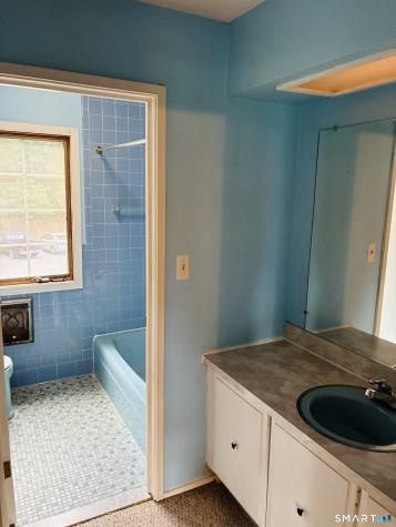 85 River Road Essex CT 06426