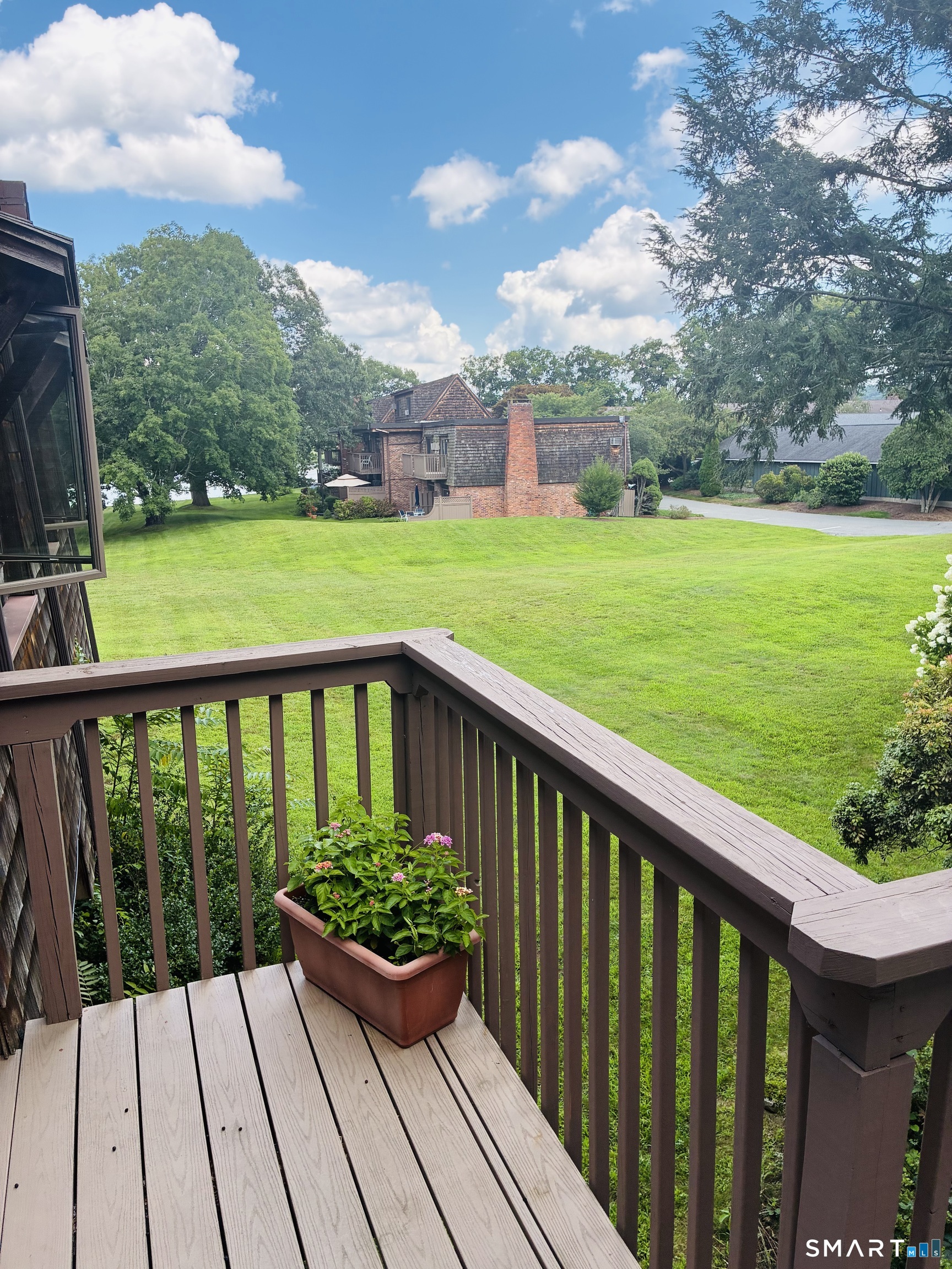 85 River Road Essex CT 06426