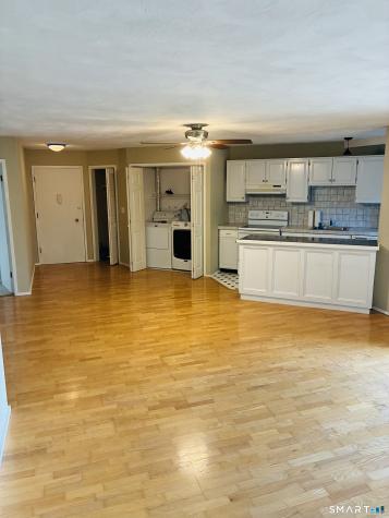 85 River Road Essex CT 06426