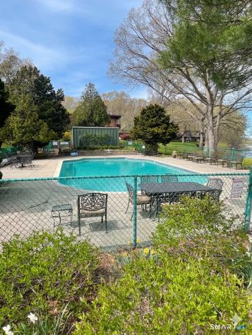 85 River Road Essex CT 06426