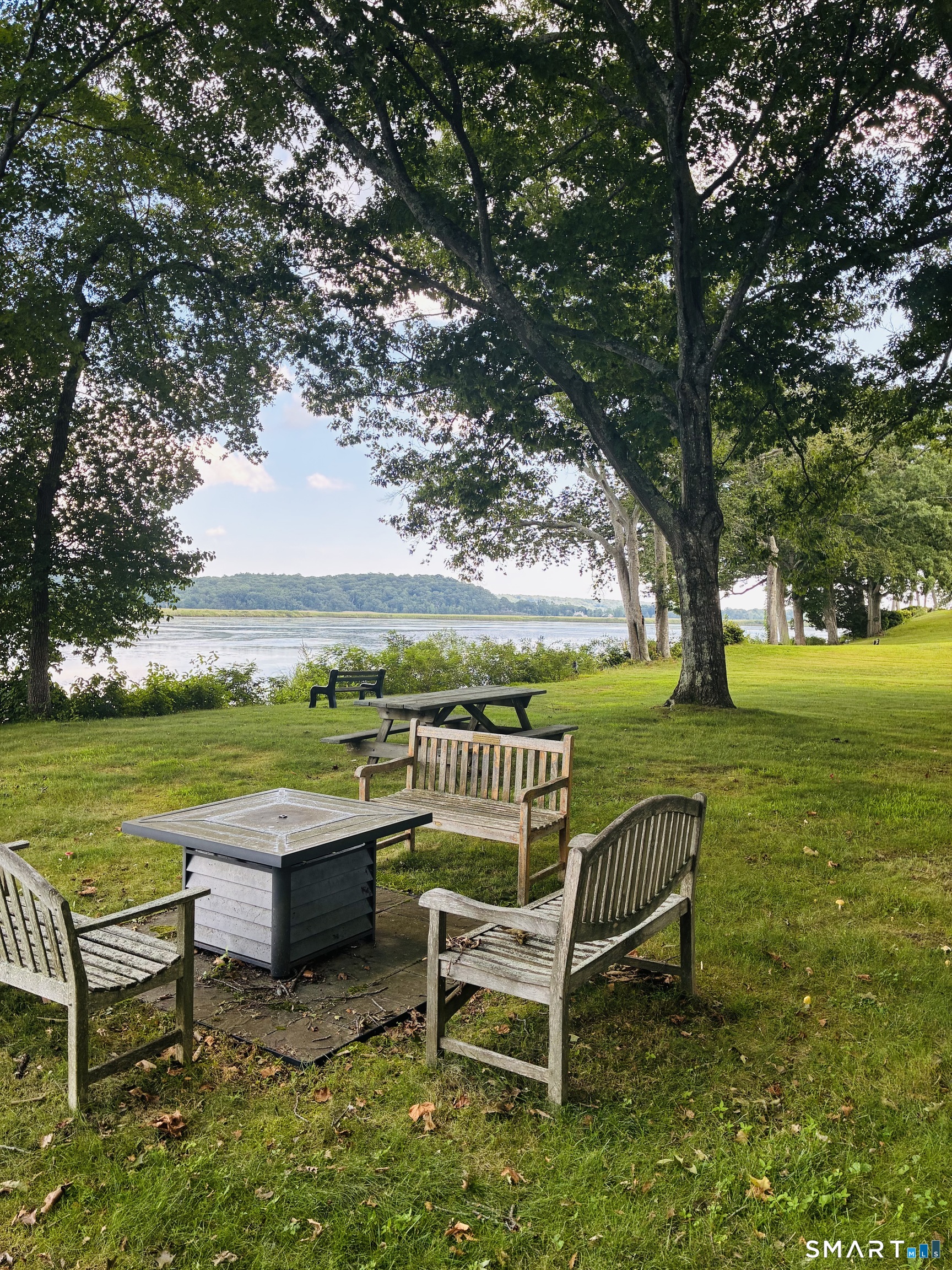 85 River Road Essex CT 06426