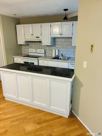 85 River Road Essex CT 06426