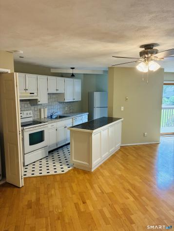85 River Road Essex CT 06426