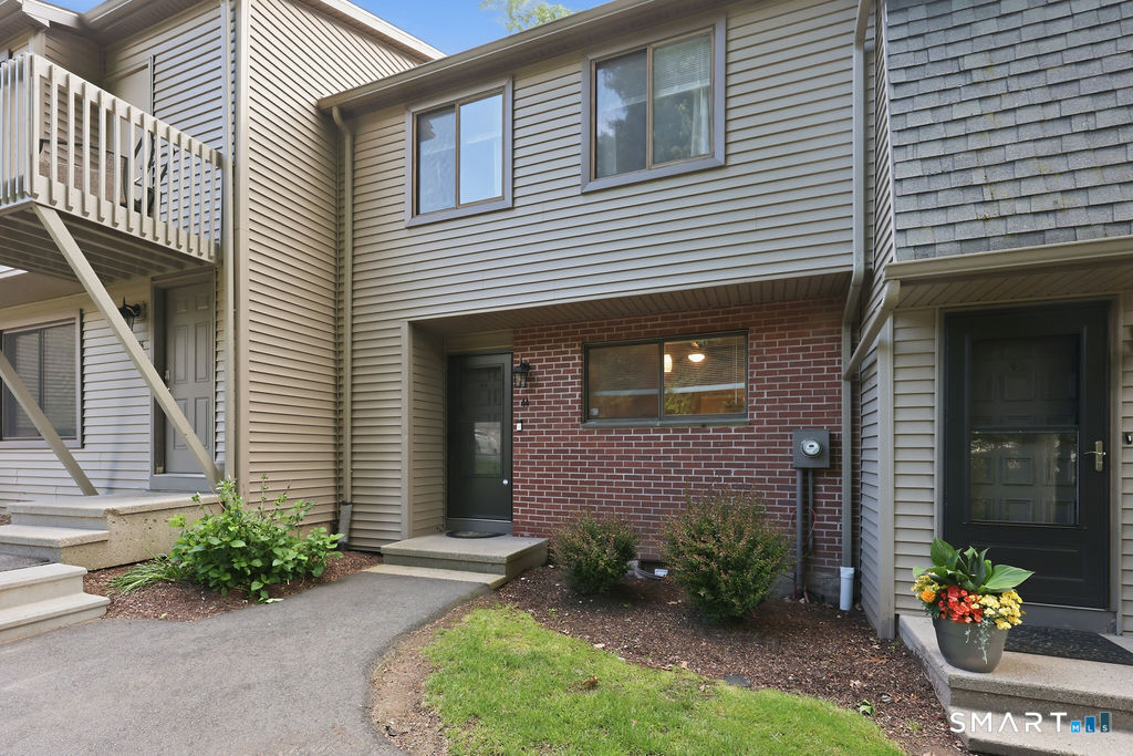 44 Conestoga Way Glastonbury CT 06033
