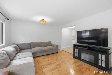 44 Conestoga Way Glastonbury CT 06033