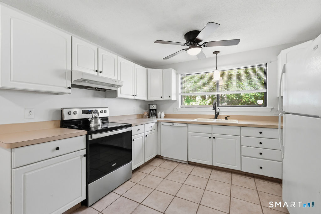 44 Conestoga Way Glastonbury CT 06033