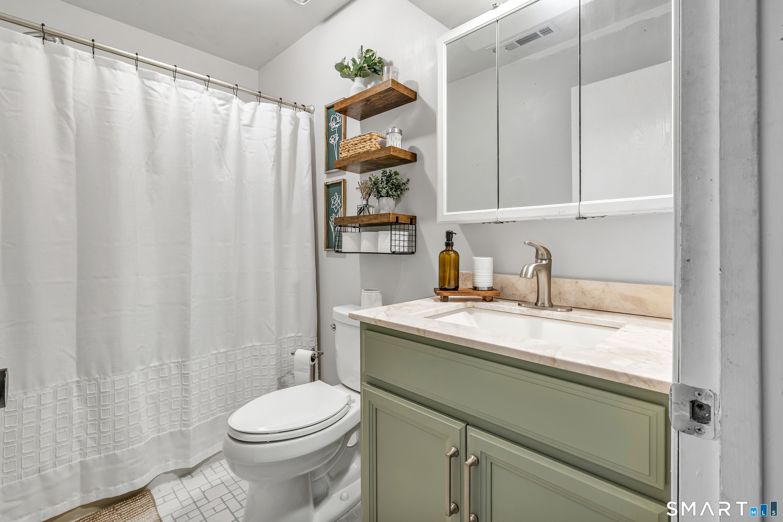 18 Woodhill Road Milford CT 06461