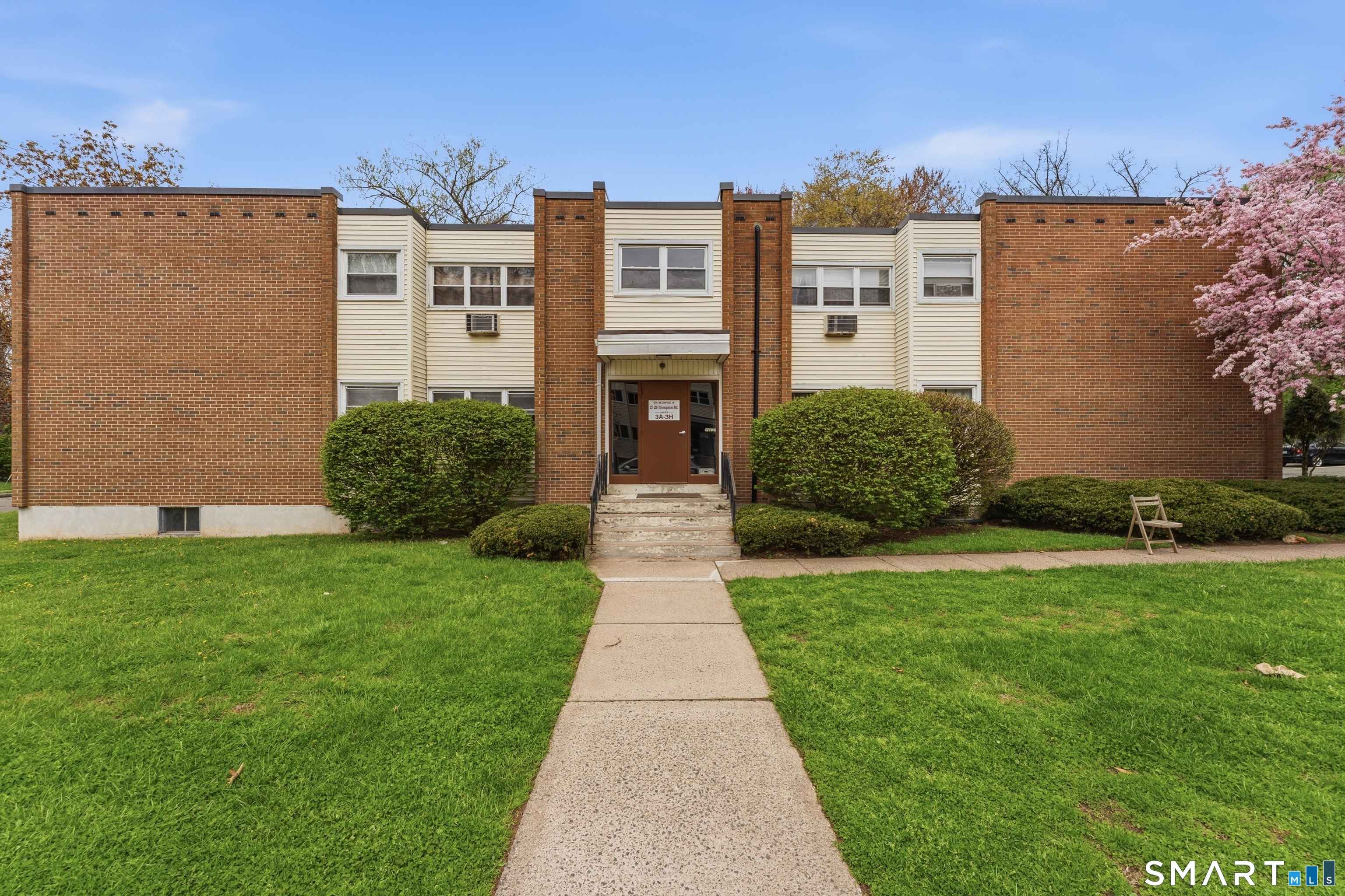 27 Thompson Road Manchester CT 06040