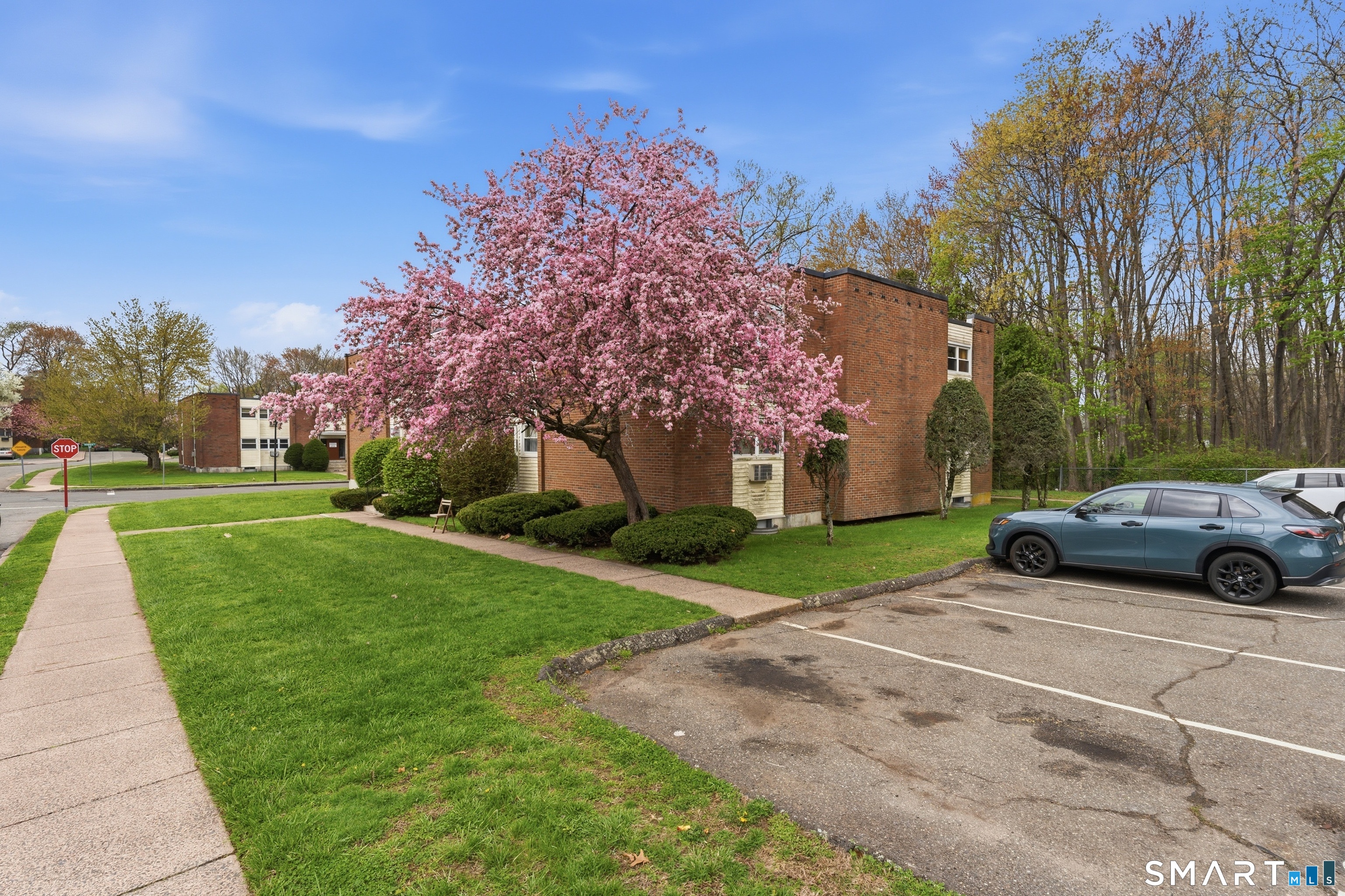 27 Thompson Road Manchester CT 06040