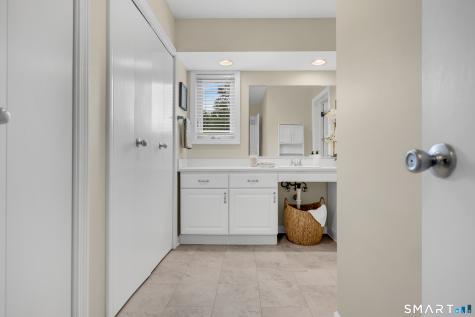 4 Carriage Drive Simsbury CT 06070