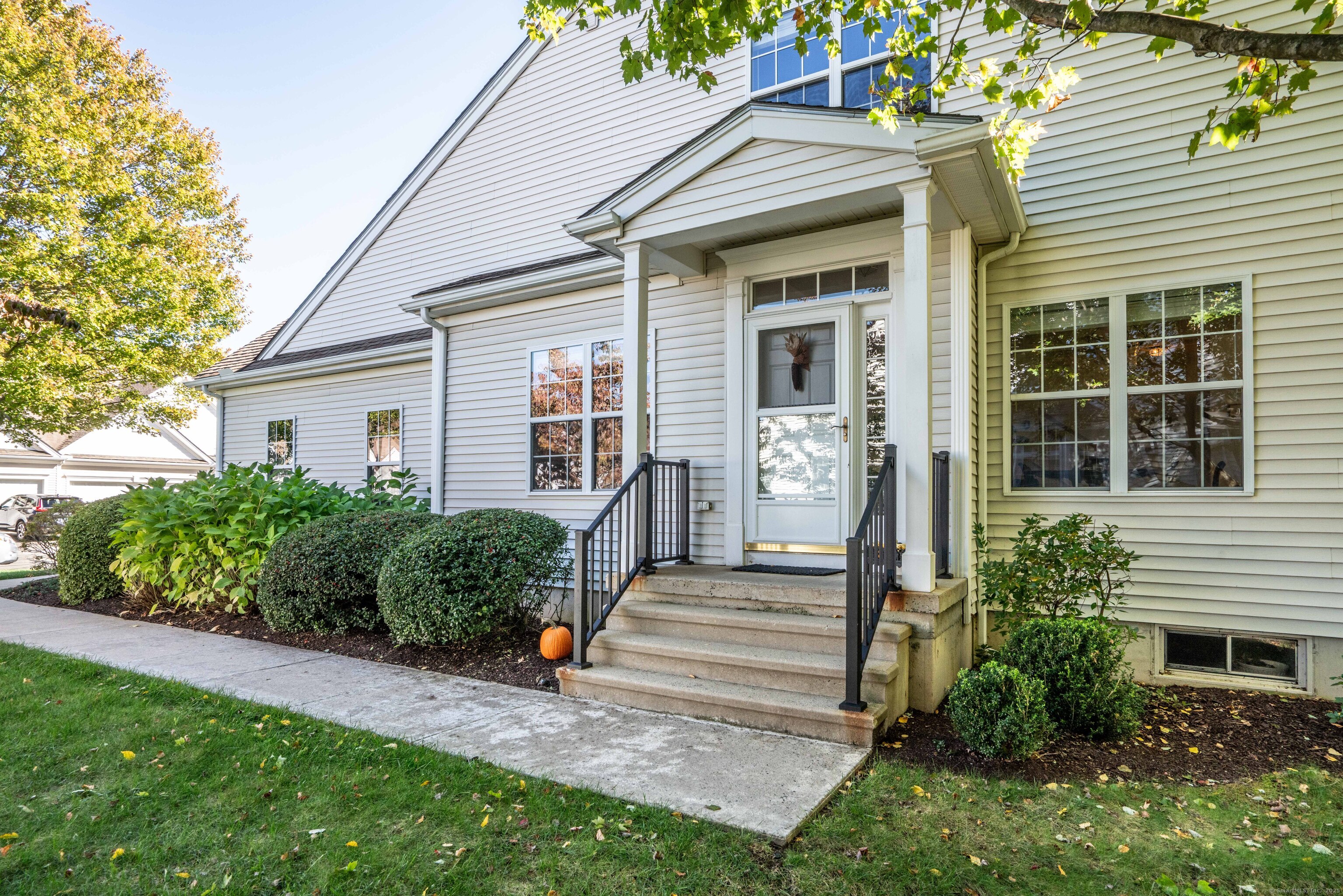 28 Meadowview Court Canton CT 06019