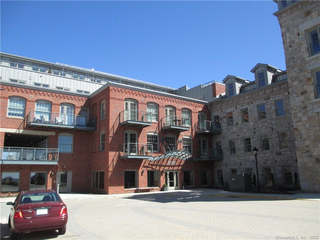 8 Stonington Commons Stonington CT 06378