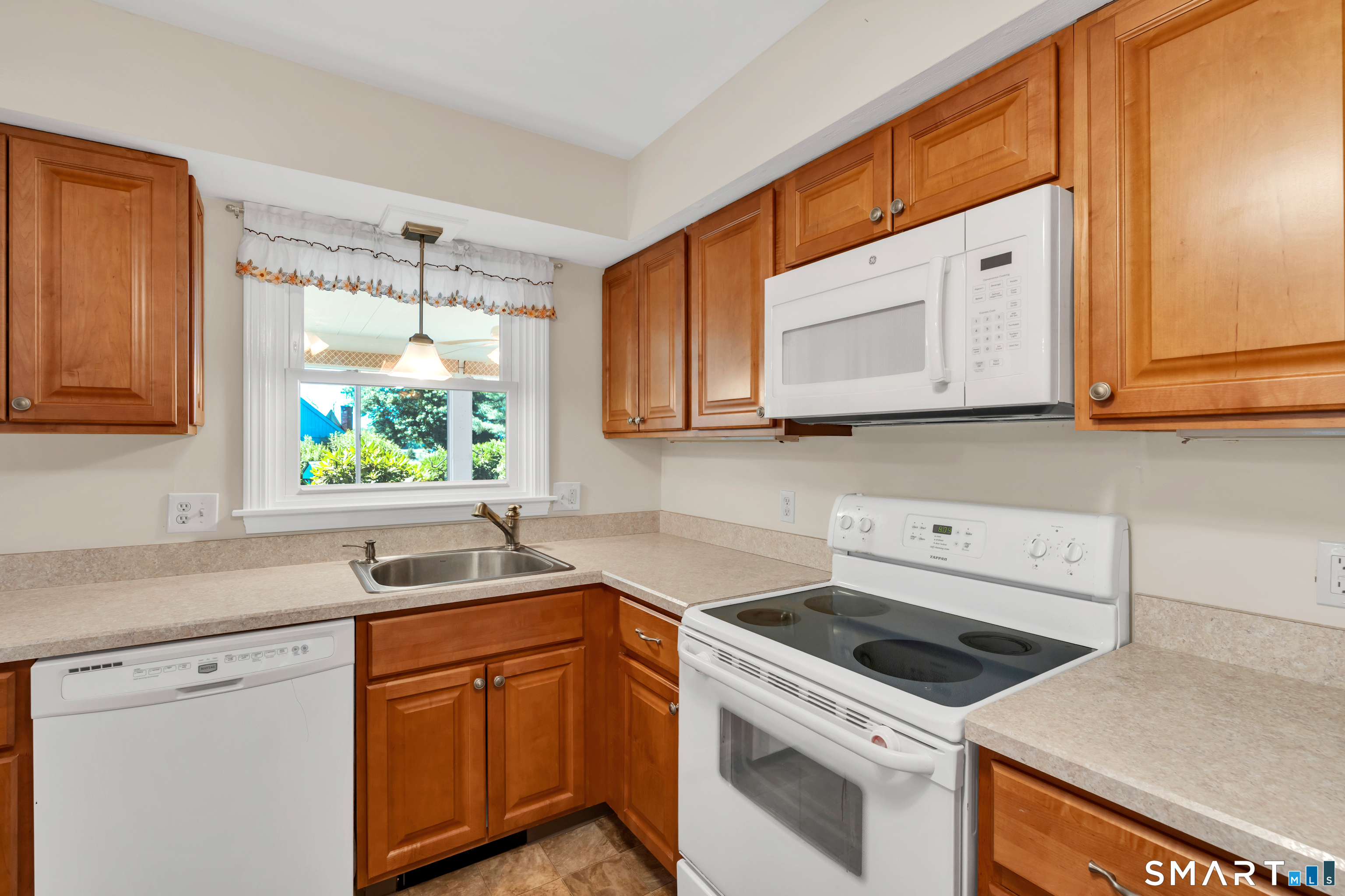 28 Downing Way Madison CT 06443