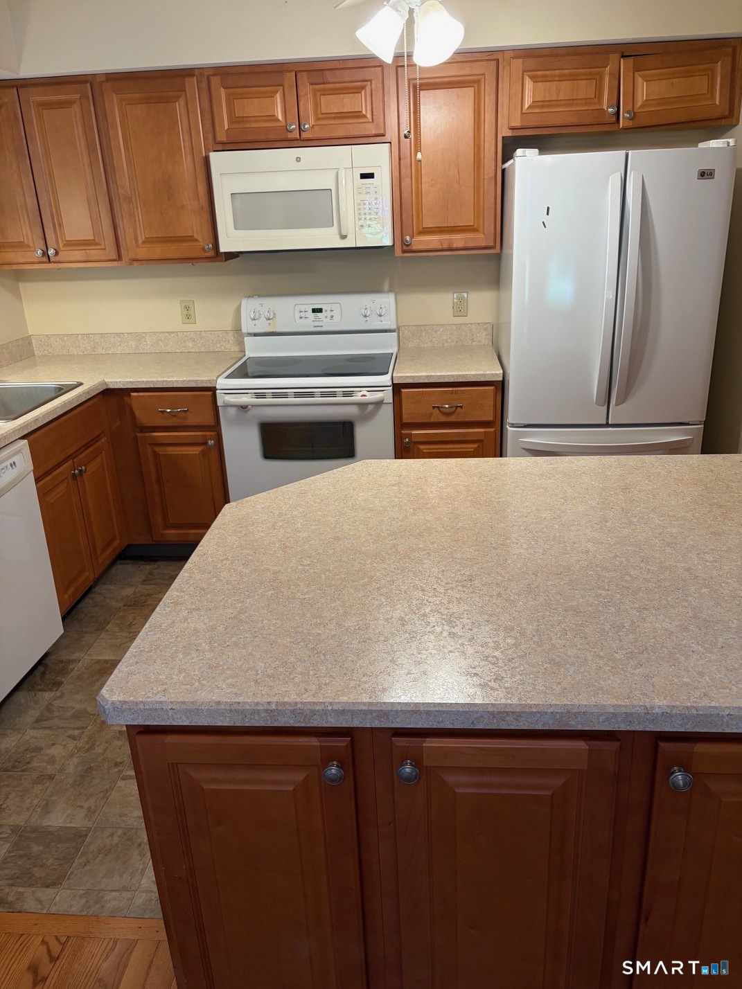 28 Downing Way Madison CT 06443