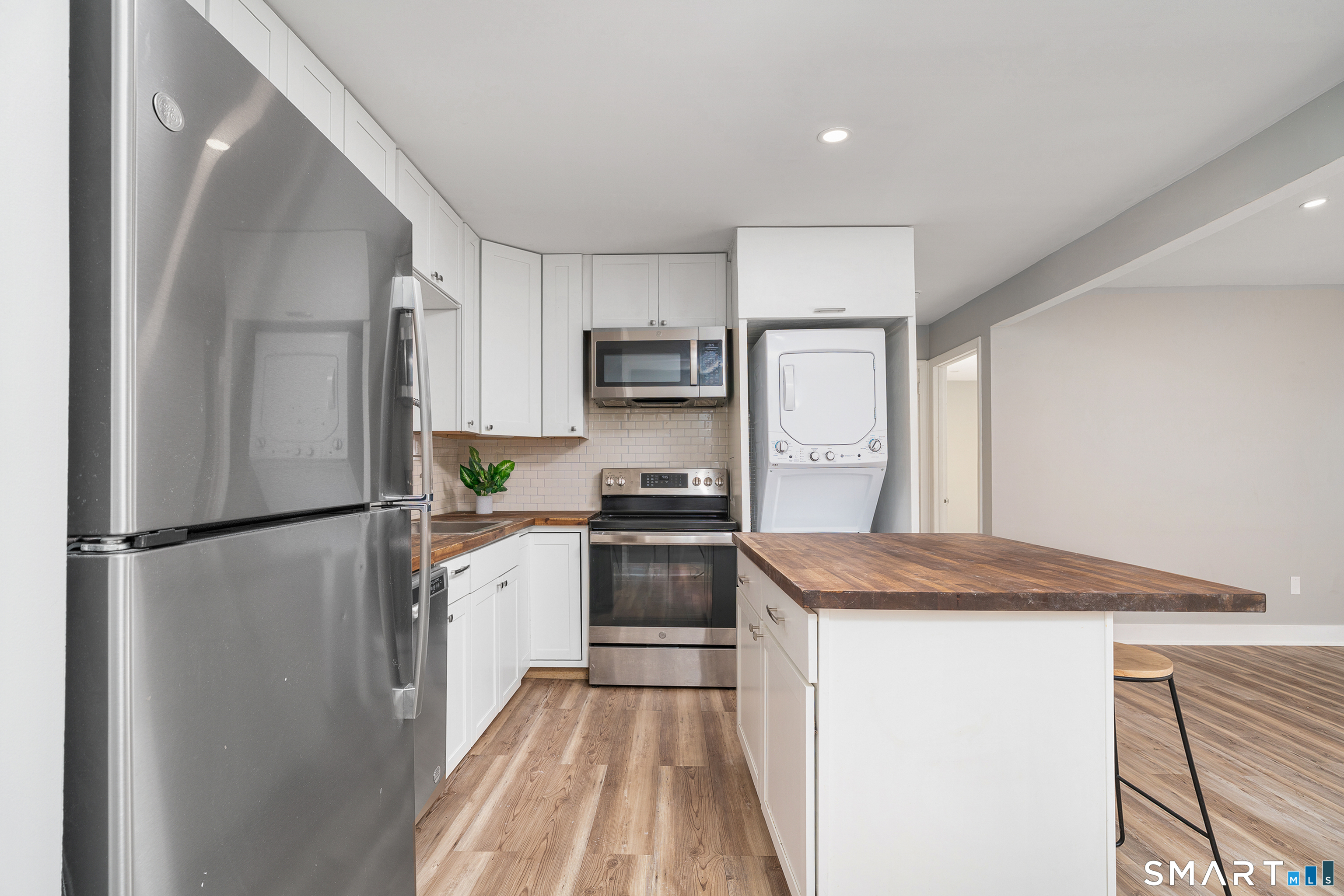 8-G Country Squire Drive Cromwell CT 06416
