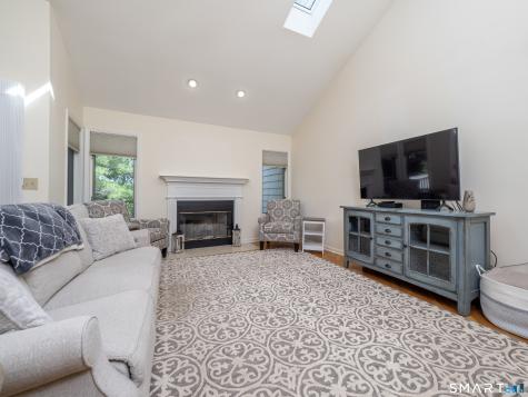 12 Boulevard Drive Danbury CT 06810