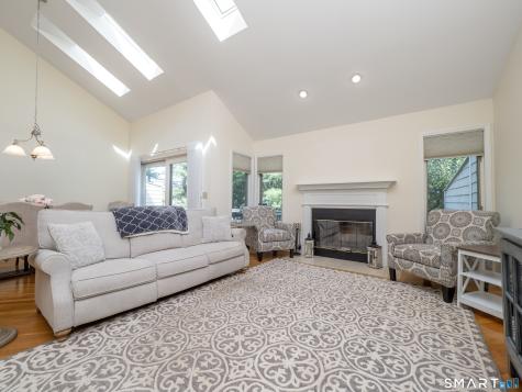 12 Boulevard Drive Danbury CT 06810