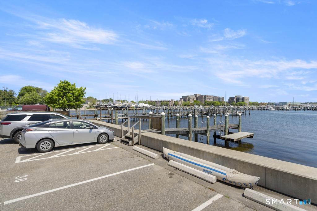184 Pequot Avenue New London CT 06320