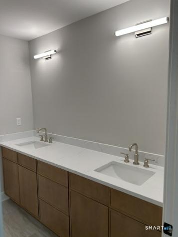 28 Village Circle Guilford CT 06437
