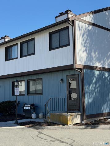 27 Crows Nest Lane Danbury CT 06810