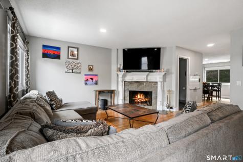 27 Crows Nest Lane Danbury CT 06810