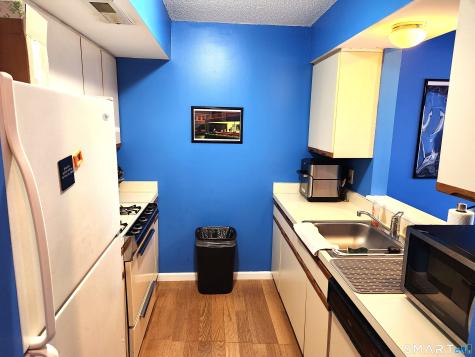 1690 Dixwell Avenue Hamden CT 06514