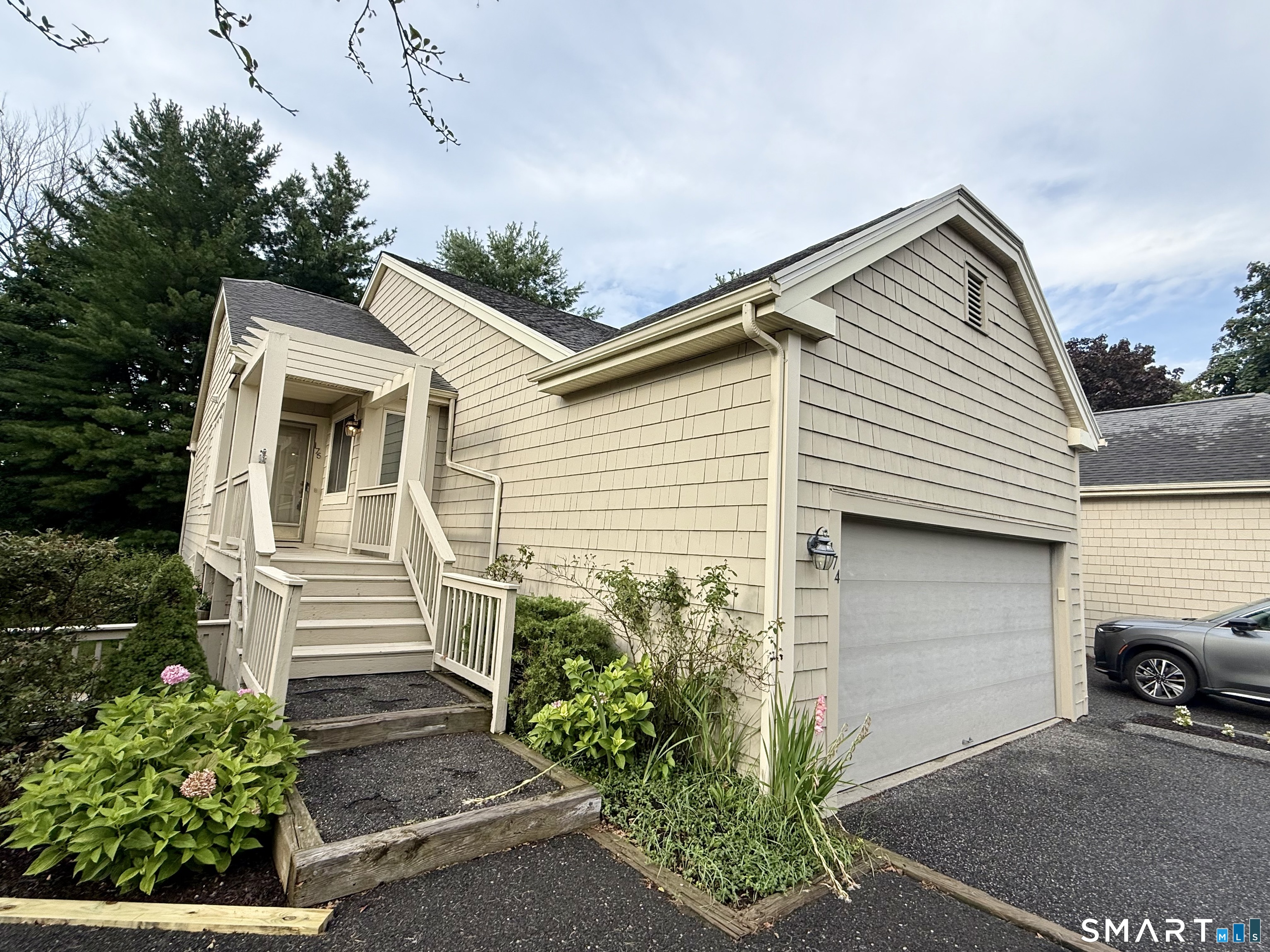 12 Boulevard Drive Danbury CT 06470