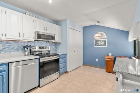 12 Wiggins Farm Drive Simsbury CT 06070