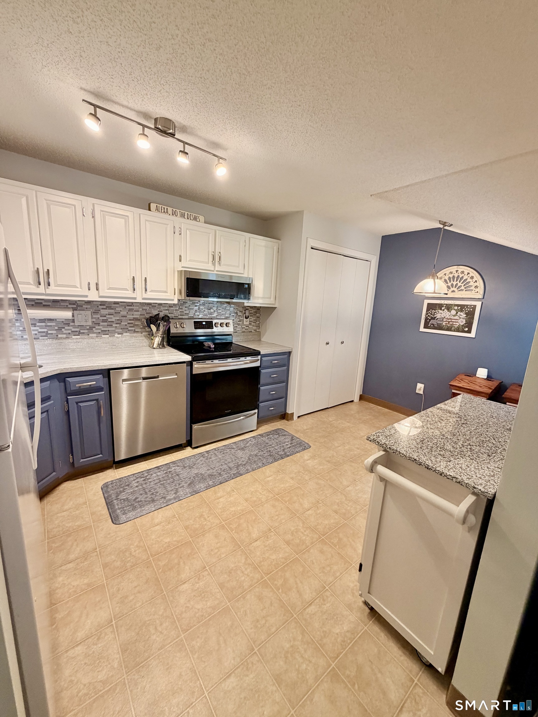 12 Wiggins Farm Drive Simsbury CT 06070