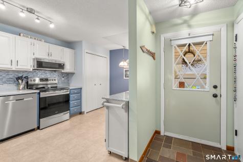 12 Wiggins Farm Drive Simsbury CT 06070