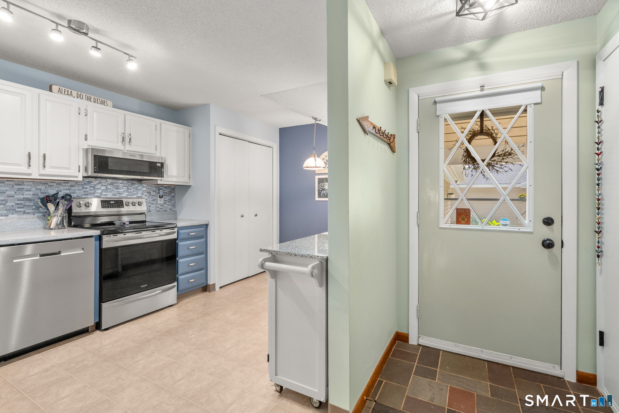 12 Wiggins Farm Drive Simsbury CT 06070