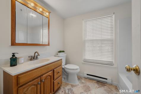 82 Sunset Street Waterford CT 06385