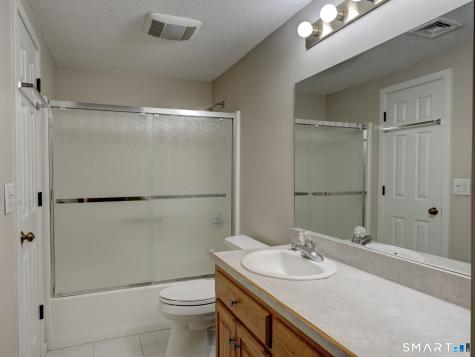 19 Sunridge Lane Cromwell CT 06416